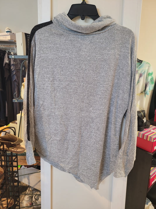 Cowl neck V line Long sleeve